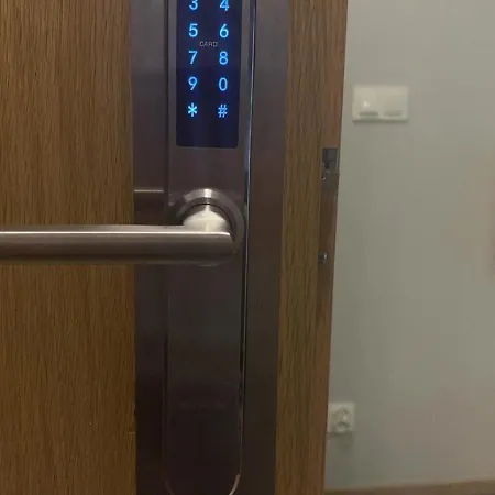 Srodkowa Widok Na 2 Pietro Garaz Gratis *